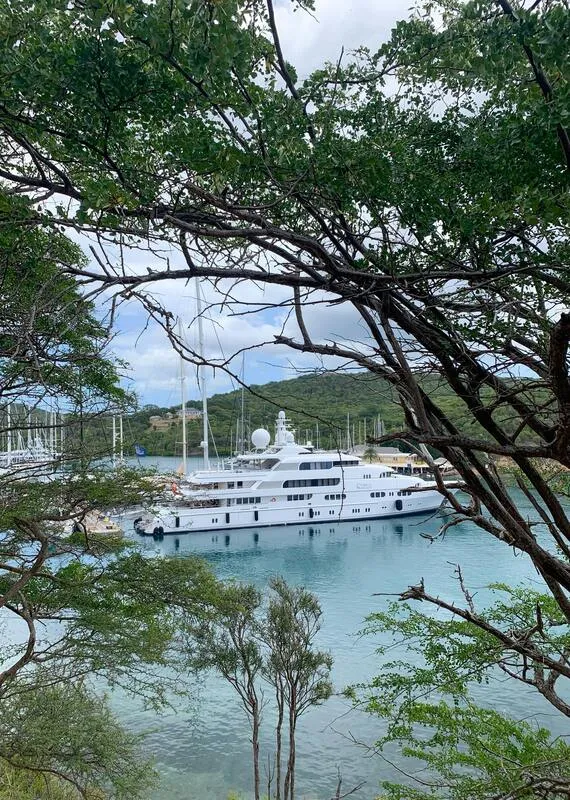 Luxury yachts available in Caribbean – Syrama Services