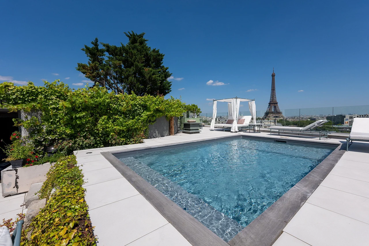 Luxury Penthouse with Private Pool & Panoramic Views – Paris
