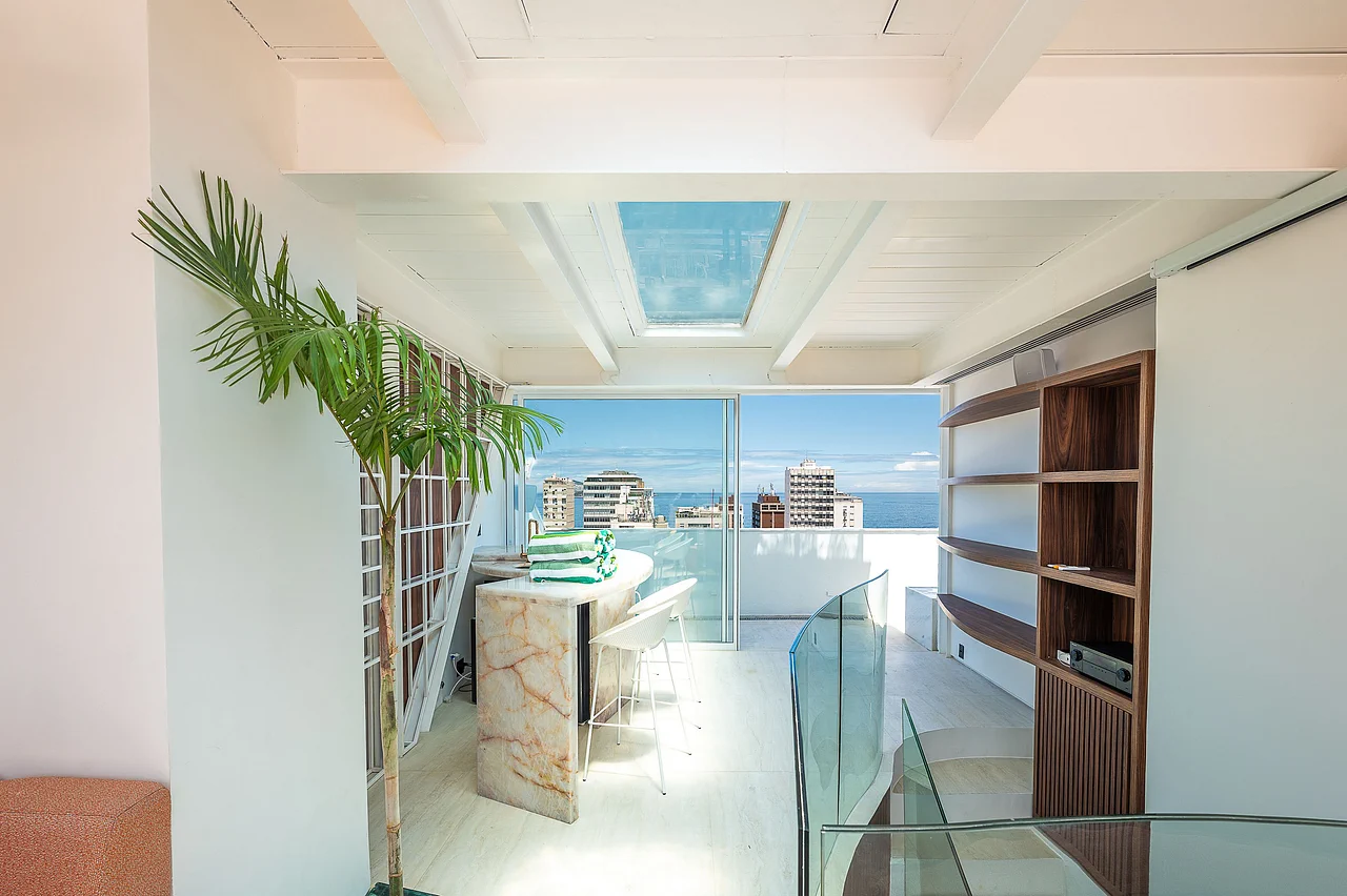 Iconic Triplex Penthouse with Glass Pool – Ipanema