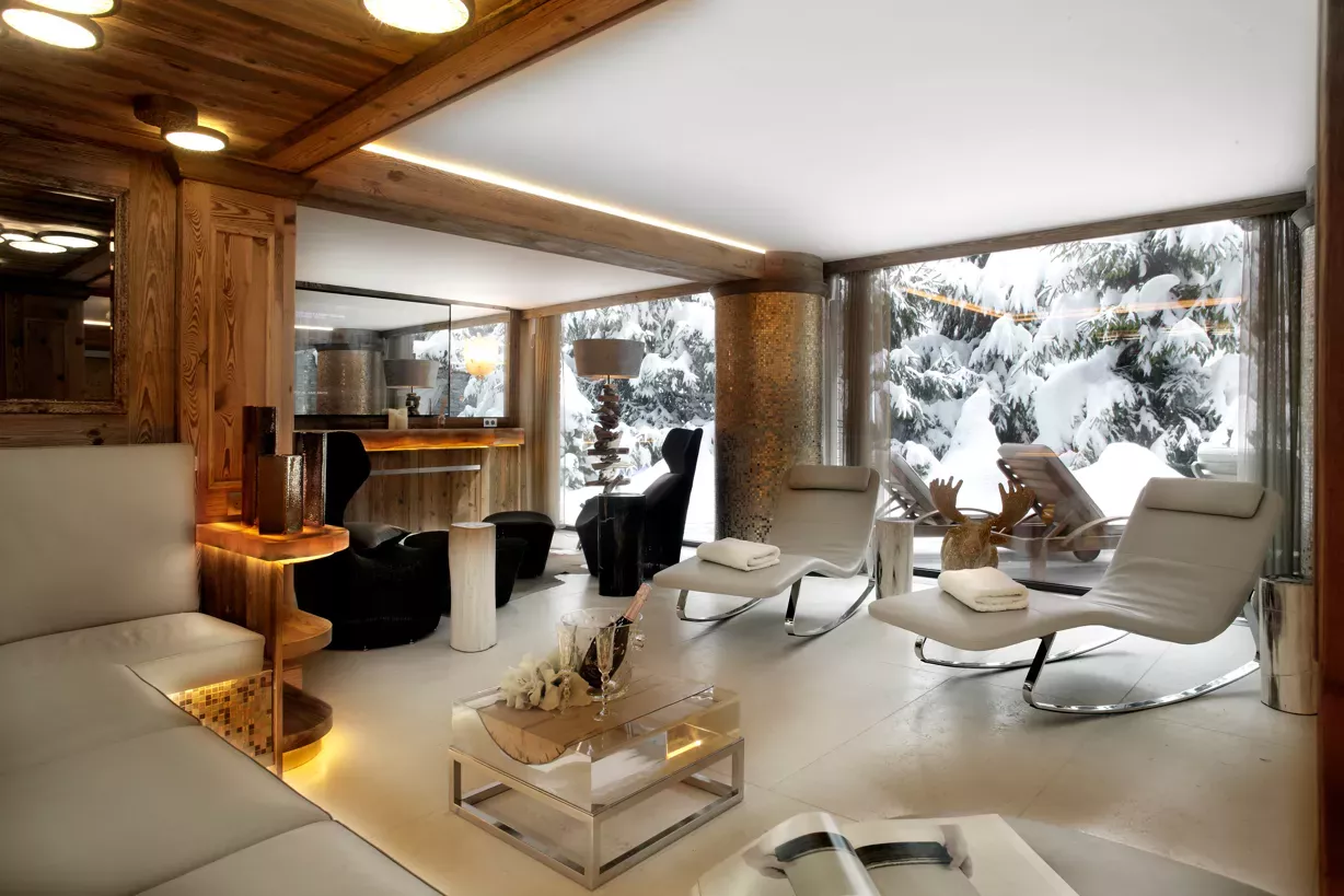 Chalet Gemmes – Luxury Alpine Chalet with Spa in Courchevel 1850 – 420 m² – Courchevel 1850 – Image n°1