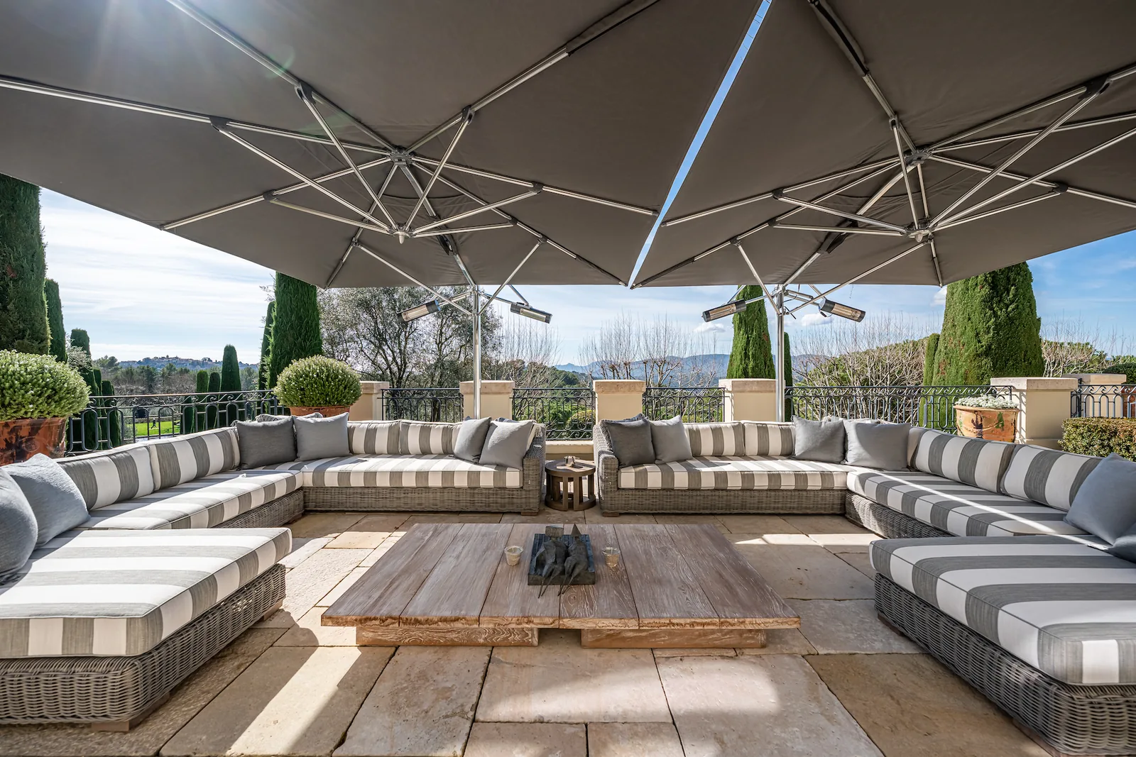 Le Manoir – 1200 m² – Mougins – Image n°1