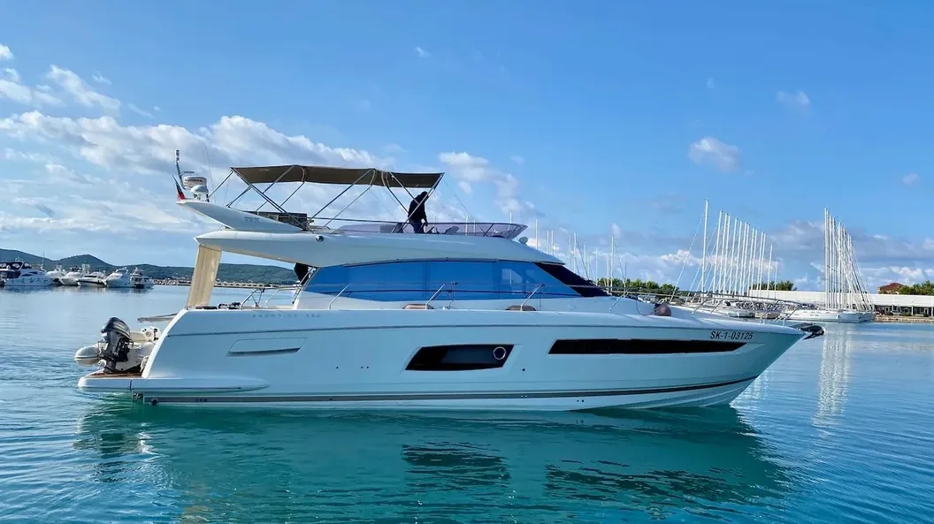 PRESTIGE 550 FLY – Yacht 19.81 m – Image n°1