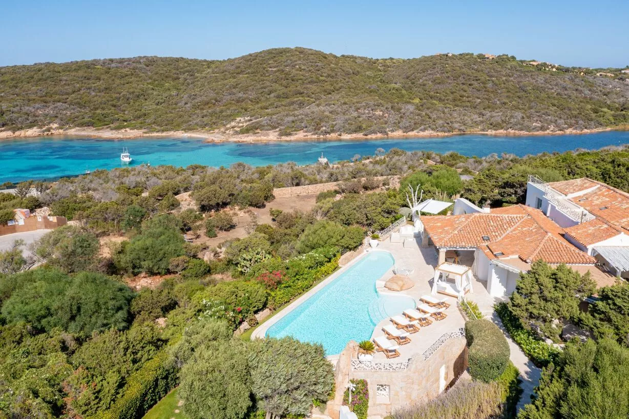 Villa Piuma – 280 m² – Sardinia – Image n°1