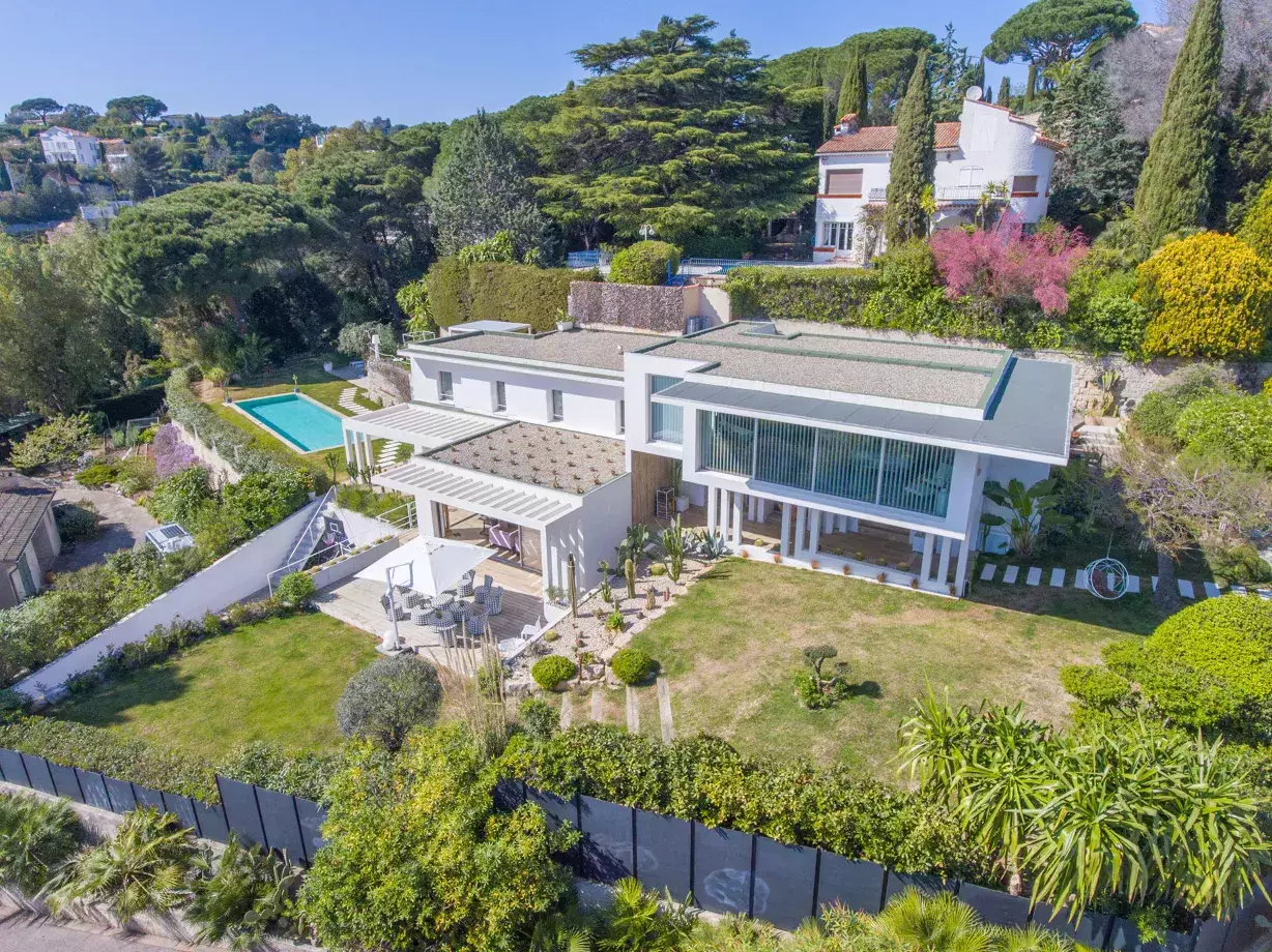 Villa Radieuse – Contemporary Villa with Sea View in Cannes – 500 m² – Cannes – Image n°1